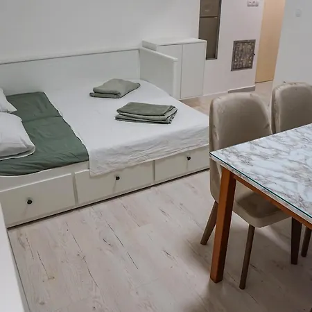 Neira Apartment *